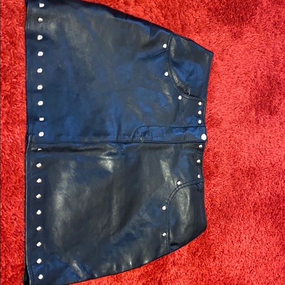 Real Leather Skirt - Picture 2 of 2